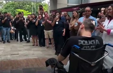 VÍDEO: Delegado que perdeu a perna após ser baleado em megaoperação recebe alta hospitalar e é homenageado