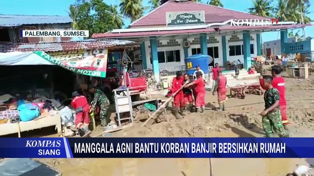Tim Pengendali Karhutla Turut Bantu Bersihkan Lumpur Usai Banjir Bandang Terjang Aceh, Sumut, Sumbar