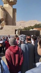 يزن 60 طنًا.. لحظة ظهور تمثال أمنحتب الثالث العملاق بعد 3000 عام بالأقصر