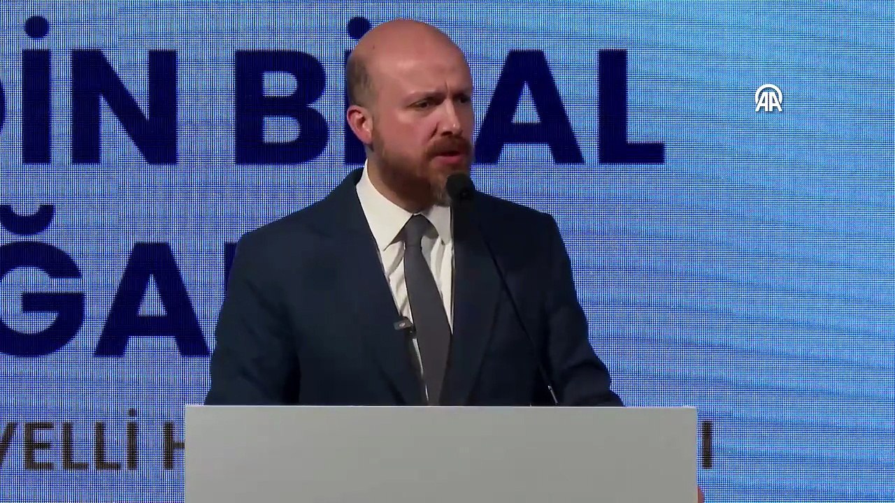 Bilal Erdoğan: lkemizde kolay yoldan zengin olmuş insanları örnek göstermemek lazım. Kolay yoldan zengin olanları örnek gösterdiğimiz zaman toplumu bozuyoruz