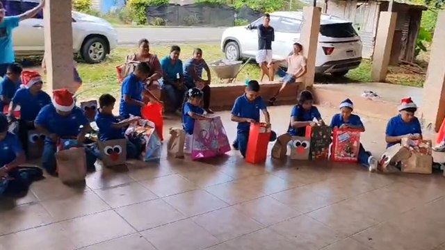 Una Navidad que transforma vidas: educadora panameña lleva esperanza a niños de comunidades apartadas