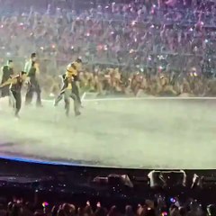 Dù mưa gió bão bùng, fan vẫn "lụi" mua gió từ xa để xem anh Long chiều hết mức! Tình yêu đẹp hiếm có, bạn sẽ SỐC ở giây cuối 😱❤️‍🔥 (12M views worldwide)