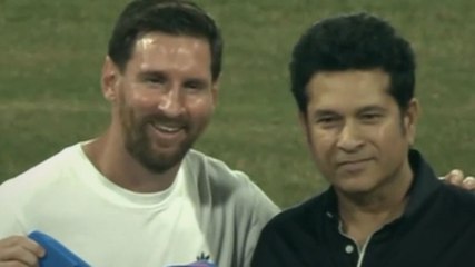 Sachin Tendulkar से मिले Messi, गिफ्ट की जर्सी
