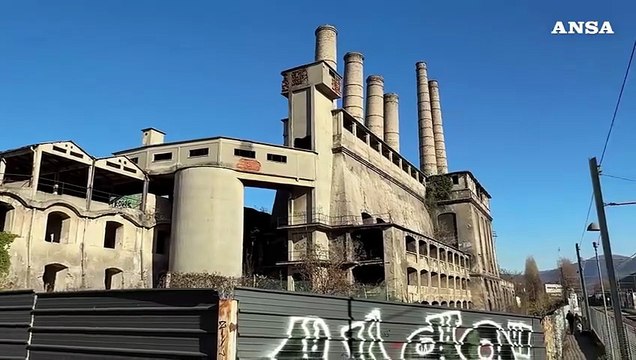 Diciannovenne muore cadendo dal tetto di un capannone abbandonato