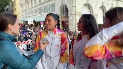 Fiamma olimpica, l'emozionante arrivo delle tedofore a Cagliari