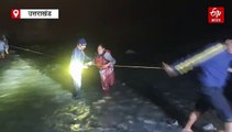 यमुना नदी का अचानक बढ़ा जल स्तर, टापू में फंसे लोग, SDRF ने किया रेस्क्यू