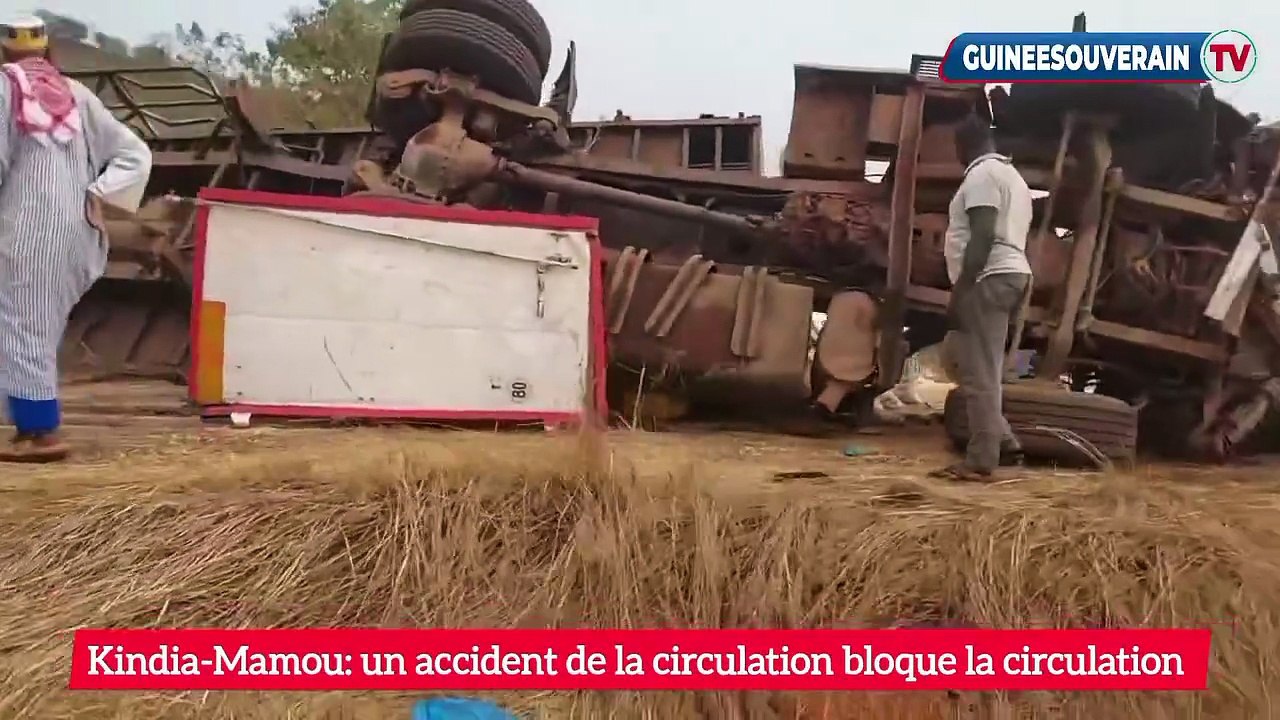 Kindia-Mamou : Un camion se renverse en plein milieu de la route