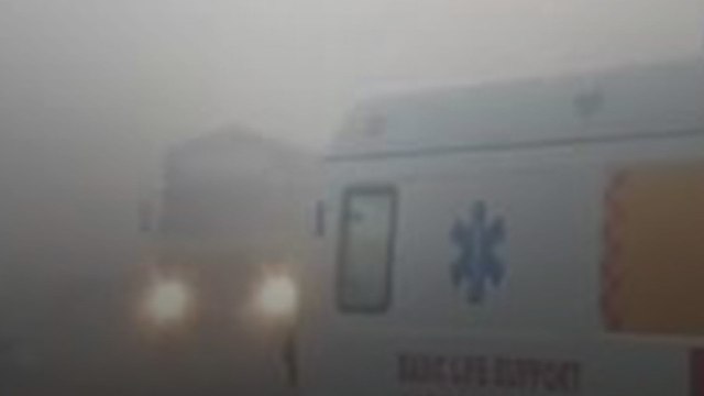 घने कोहरे की वजह से बड़ा हादसा, खड़े ट्रक से जा भिड़ी बस