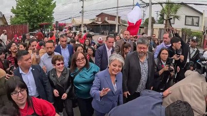 Jeannette Jara vota en las elecciones presidenciales de Chile
