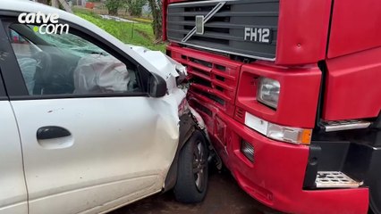 Acidente entre carro e moto deixa motociclista ferido em Cascavel