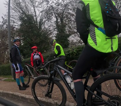 Vidéo VTT Comment transformer une séance VTT en atelier mécanique venez au CCO 🤣