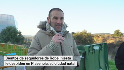 Cientos de seguidores de Robe Iniesta le despiden en Plasencia