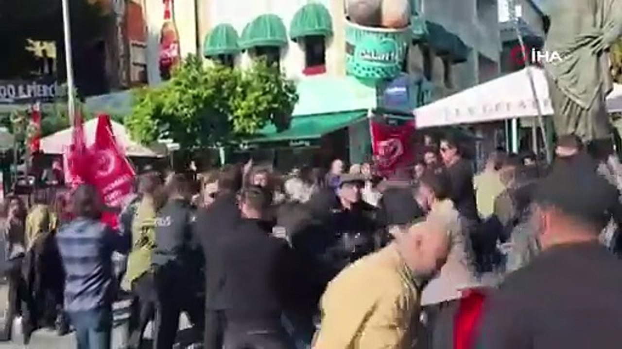 Antalya'da Siyasi Gerilim Zirve Yaptı: Karşıt Görüşlü Gruplar Polis Duvarına Takıldı!