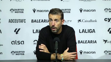 Luis García explota: "Desde las seis de la mañana tirados en un muelle, sillas por el aire...