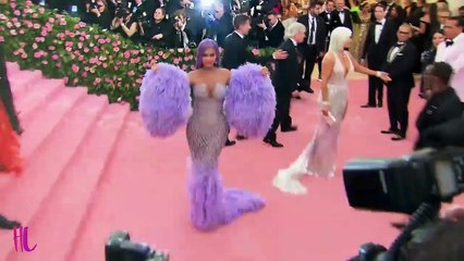 Kylie Jenner Caught Faking Kylie Skin Reviews?