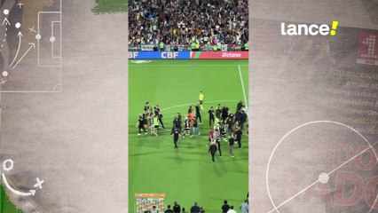 Fluminense x Vasco termina em confusão no gramado do Maracanã; assista