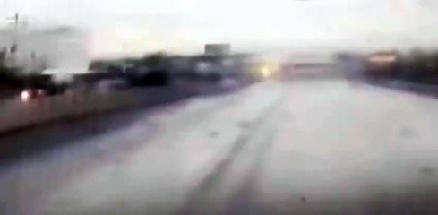 VIDEO l Captan volcadura de camión que dejó 8 fallecidos en Carretera Miguel Alemán