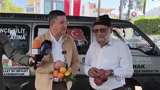 Bahçesini don vuran 'Elmacı Dede', Hatay'dan yüklediği mandalinaları Mehmetçiğe götürmek için yola çıktı