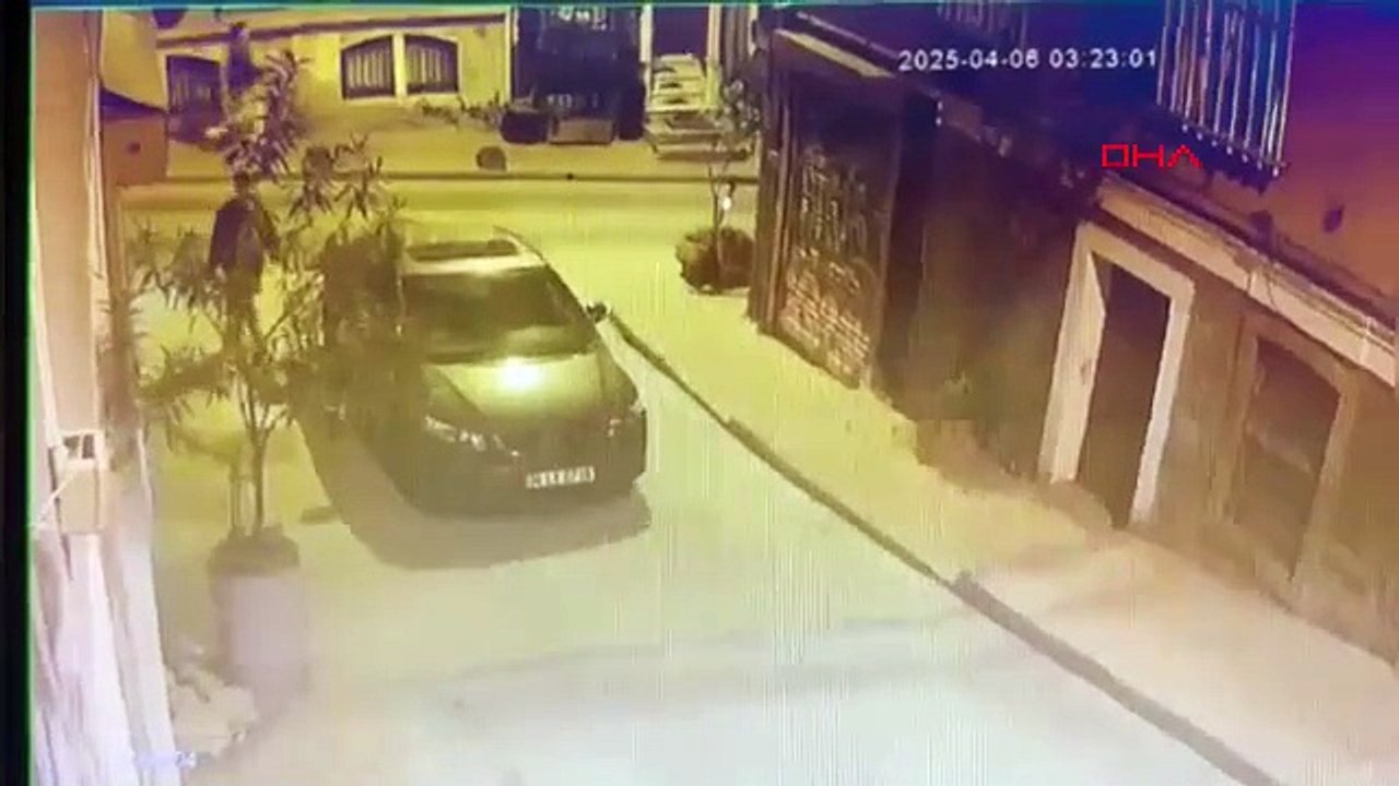 Beyoğlu’nda akılalmaz kapkaç planı! Telefonu folyoyla gizlediler!