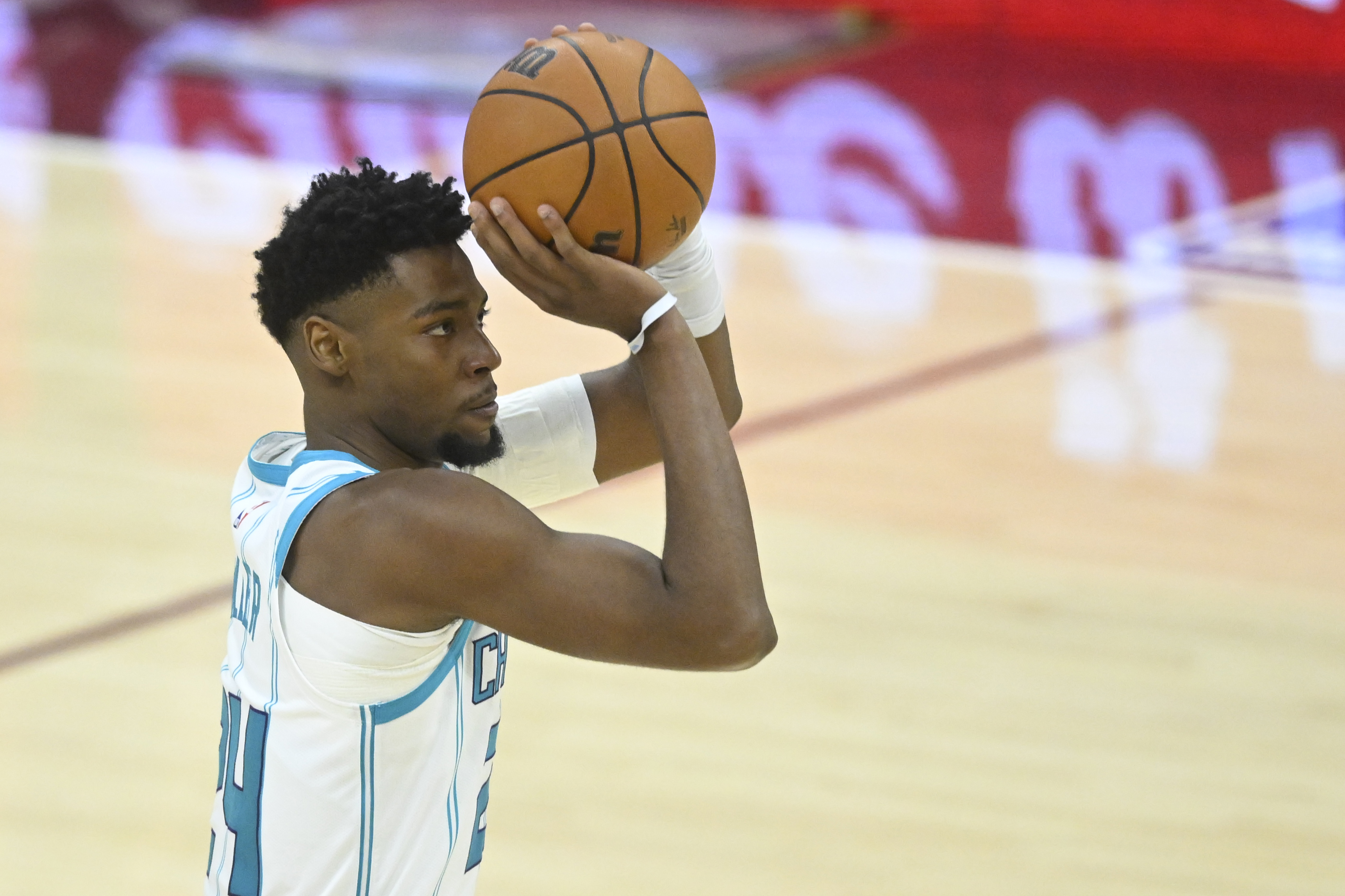 NBA : Brandon Miller et les Hornets s'offrent les Cavs en prolongation