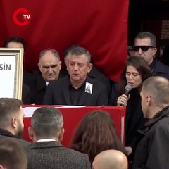 Lal Denizli'nin konuşması esnasında Özgür Özel gözyaşlarını tutamadı