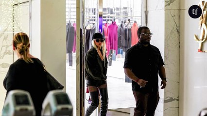 « Elle a l’air si heureuse », « quelle reine » : cette chanteuse de notre enfance ose le micro short et les maxi cuissardes à 44 ans et on adore !