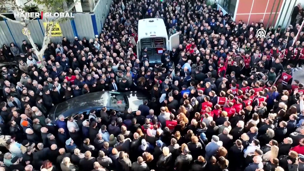 Şehzadeler Belediye Başkanı Gülşah Durbay'a veda: Belediye önünde ilk tören