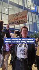 "Fière d’être une sale conne" : les images de la manif Nous Toutes 06 avant le spectacle d’Ary Abittan à Cannes