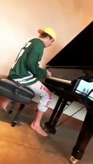 Justin Bieber Sings & Plays Piano To Lucky Girl & Friends On Vacation While Selena Gomez Is In Texas
