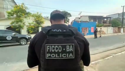 Vídeo: Mulher que negociava arma para facção é presa em operação na Bahia