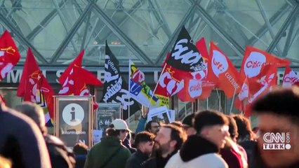 Neler oluyor? Louvre’da grev alarmı: Çalışanlar iş bıraktı | Müze neden kapatıldı?