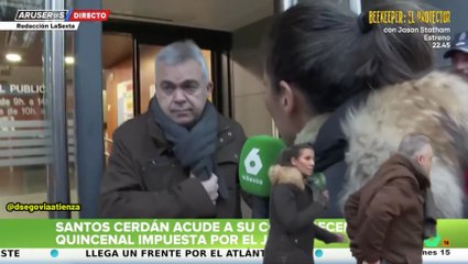 Un desquiciado Santos Cerdán (PSOE), a punto de llevarse por delante a Ana Pastor (laSexta) a la salida de los juzgados