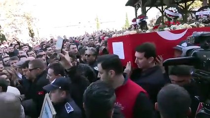 Manisa, ilk kadın belediye başkanı Gülşah Durbay'ı gözyaşlarıyla uğurladı