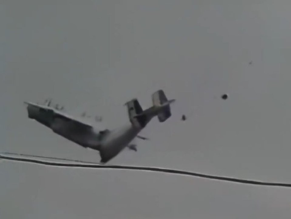 Zentralrussland: militärtransporter antonow zerfällt in der luft