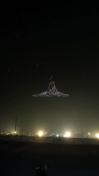 🌌🚁 La nuit où le ciel s’est transformé en écran géant Un show de 16 000 drones a illuminé le ciel de Liuyang (Hunan), à 83,6 K d’altitude, offrant une démonstration spectaculaire de synchronisation technologique et de créativité visuelle.