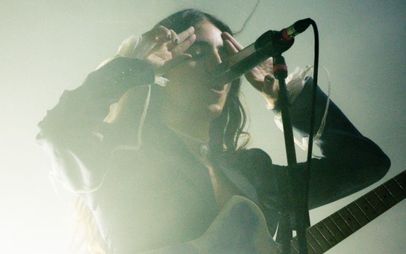 Joan Thiele in concerto: la musica è poesia e mistero