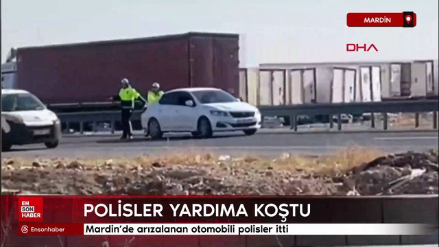 Mardin’de arızalanan otomobili polisler itti