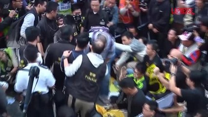 Hong Kong, ex magnate media Jimmy Lai condannato per sedizione e collusione