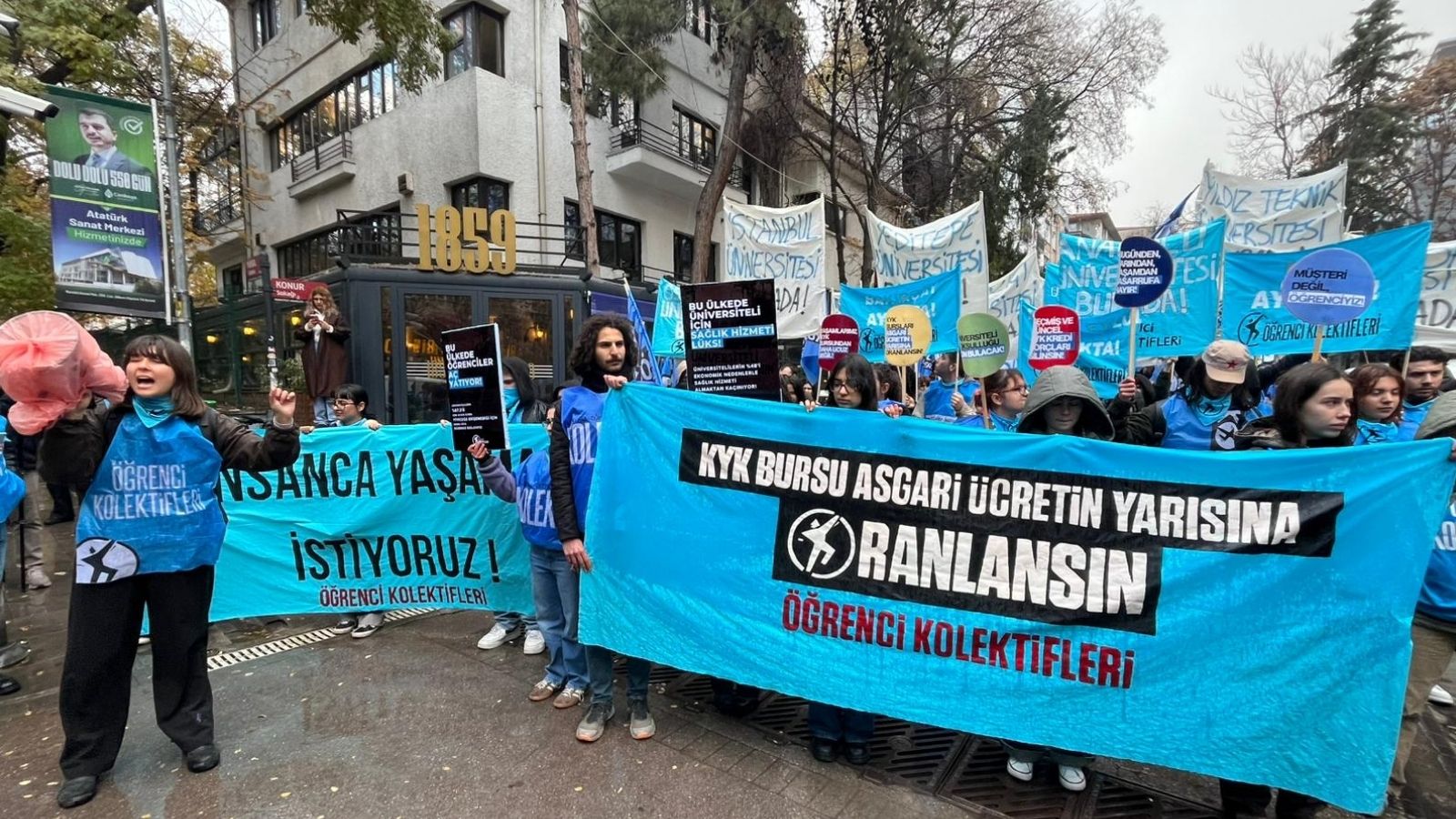 “Üniversiteli yoksulluğu son bulacak” yürüyüşüne polis müdahalesi: Sekiz kişi gözaltına alındı