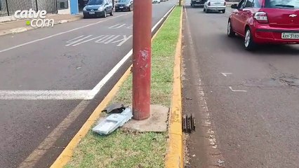 Mulher de 31 anos morre após bater carro contra poste em Toledo