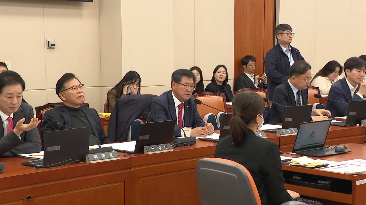 개인정보 유출 시 '매출 10%' 과징금...정무위 법안소위 통과 / YTN