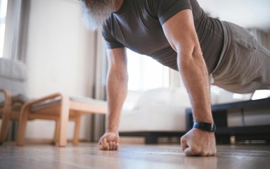 Allenamento a casa: riattiva il metabolismo in pochi minuti (e costanza)