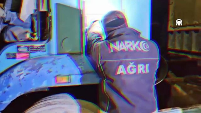 Ağrı'da tırın dorsesinde 2 bin 500 uyuşturucu hap ele geçirildi
