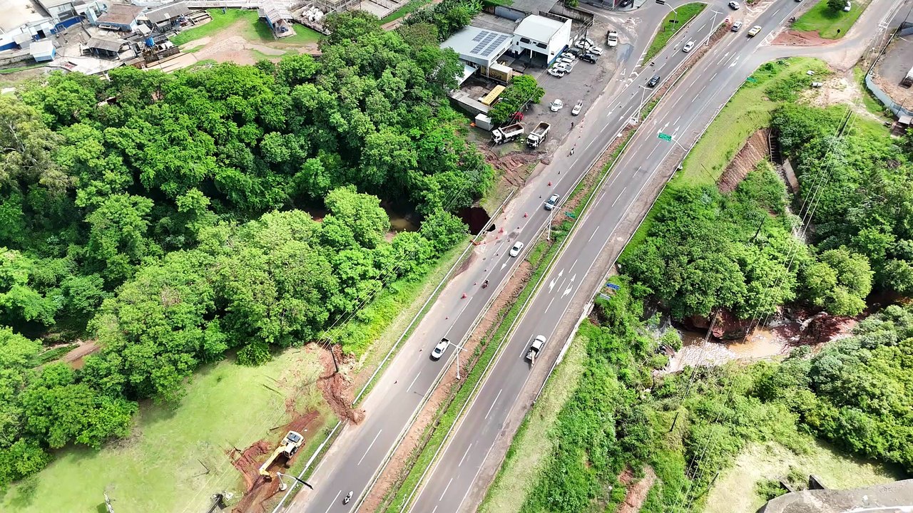 Trecho da PR-323 em Umuarama vira zona de risco com buracos, crateras e mortes