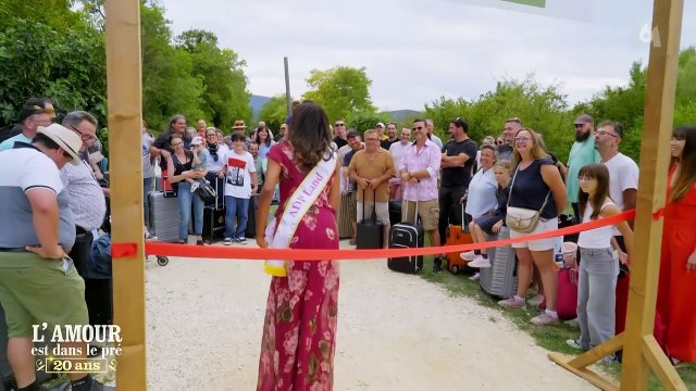 Karine Le Marchand accueille tous les agriculteurs de L'amour est dans le pré, 20 ans .