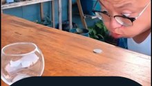 川哥打水漂英文Coin in Cup Without Touching? Cut Cucumber with Poker? I’m Impressed 😲 #LifeHacksFail #FunnyPranks #ComedyVideos