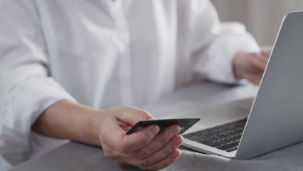 Stay Financially Grounded This Holiday Season With Clear Goals