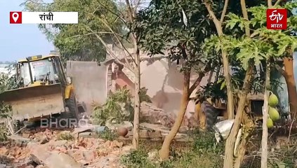 रिम्स के डीआईजी ग्राउंड में लगातार चल रहा बुलडोजर, प्रभावित लोगों ने की मुख्यमंत्री से हस्तक्षेप की अपील