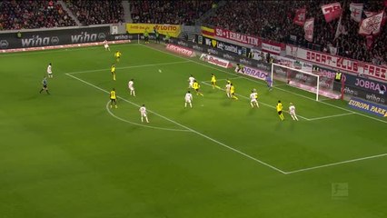 Holer stuns Dortmund with stupendous bicycle kick