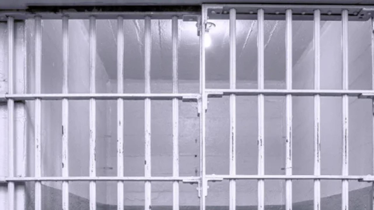 Ministro de Justicia anuncia medidas extraordinarias por fugas y fiestas en cárceles del país